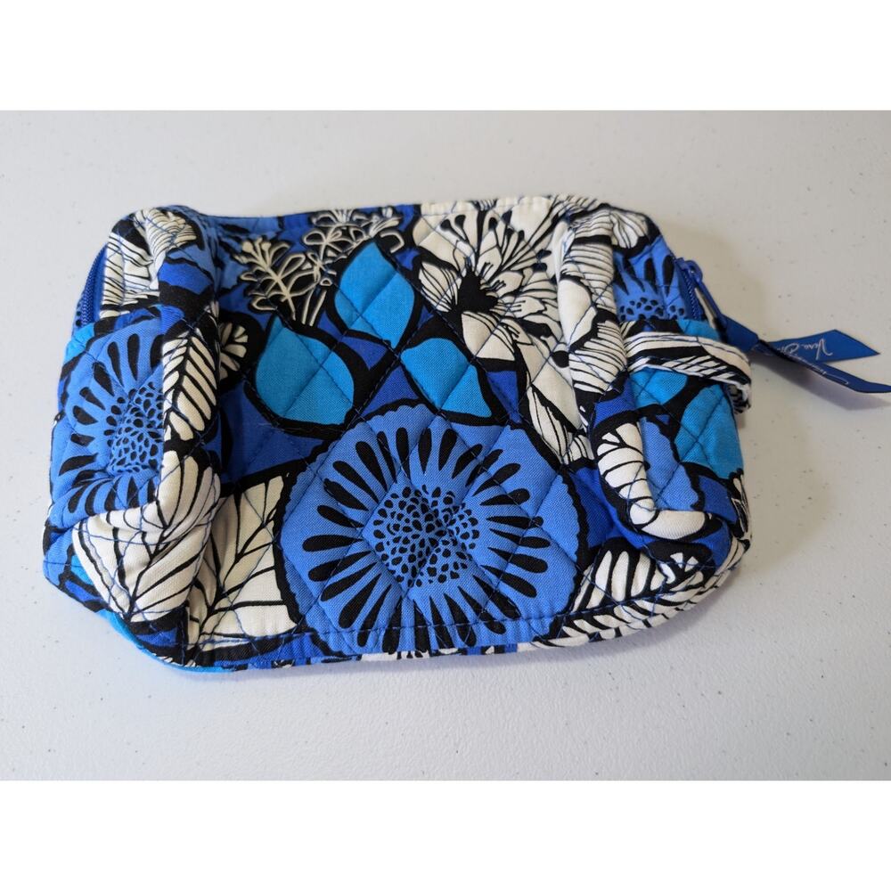 Vera Bradley Makeup Bag - Picture 1 of 3